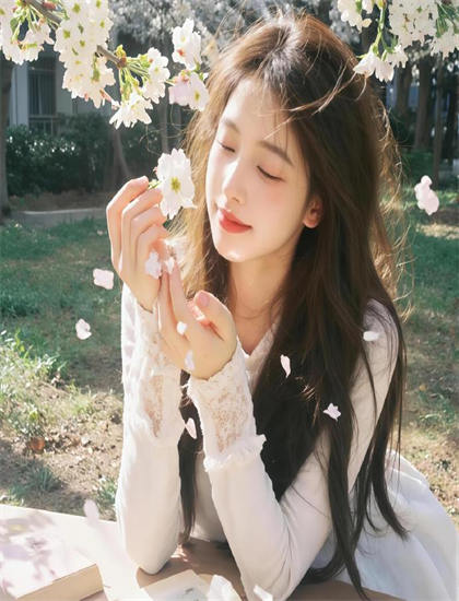 《四个小女孩》角色研究：无人机拍摄的视角与稳定性 认识人物与故事的互动